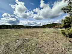 Easy access on a county maintained road. Easy access on a county maintained road.